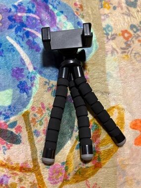 Flexible Foam-Leg Phone Tripod Holder - Black